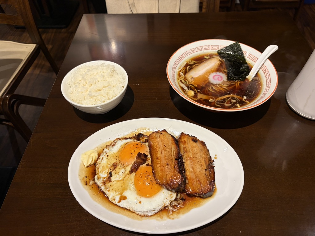 本店のチャーシュー、ぷりぷりだった