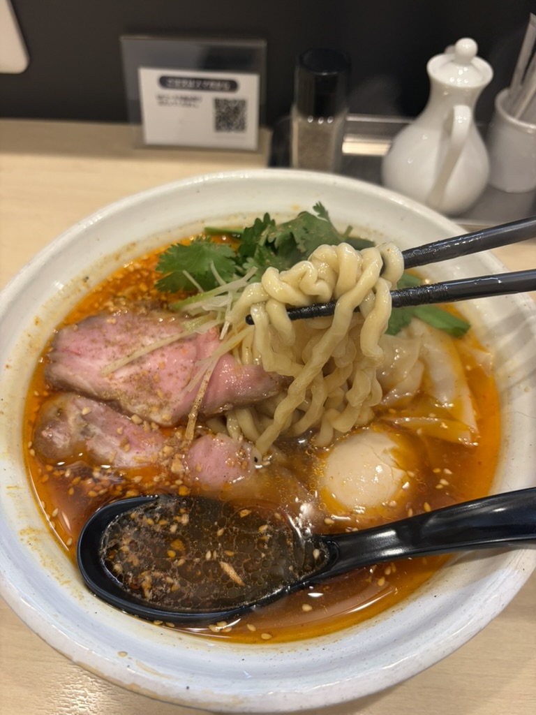 麺を持ち上げたところ