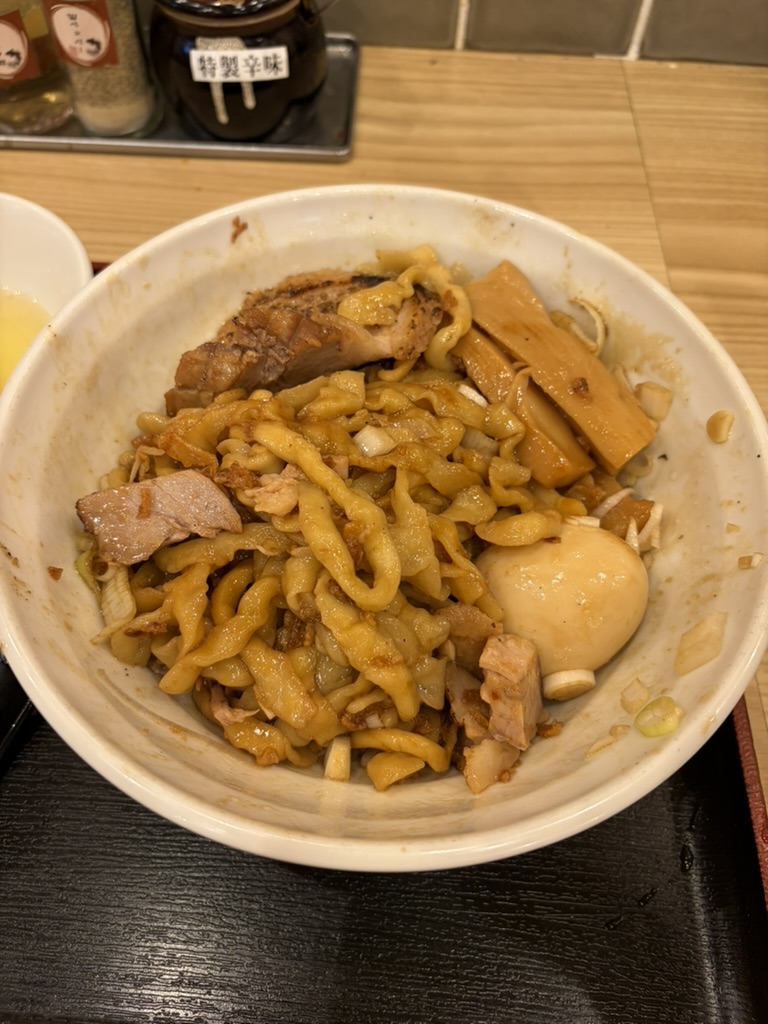油そば 混ぜた後の麺リフト