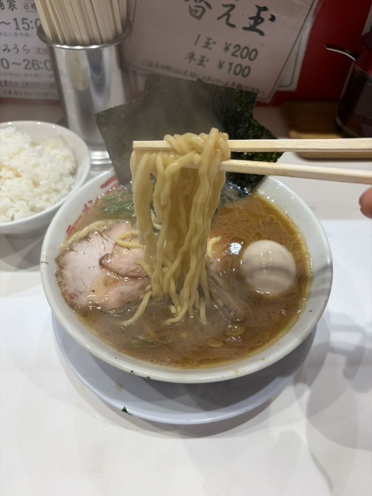 三浦家 麺を持ち上げたところ