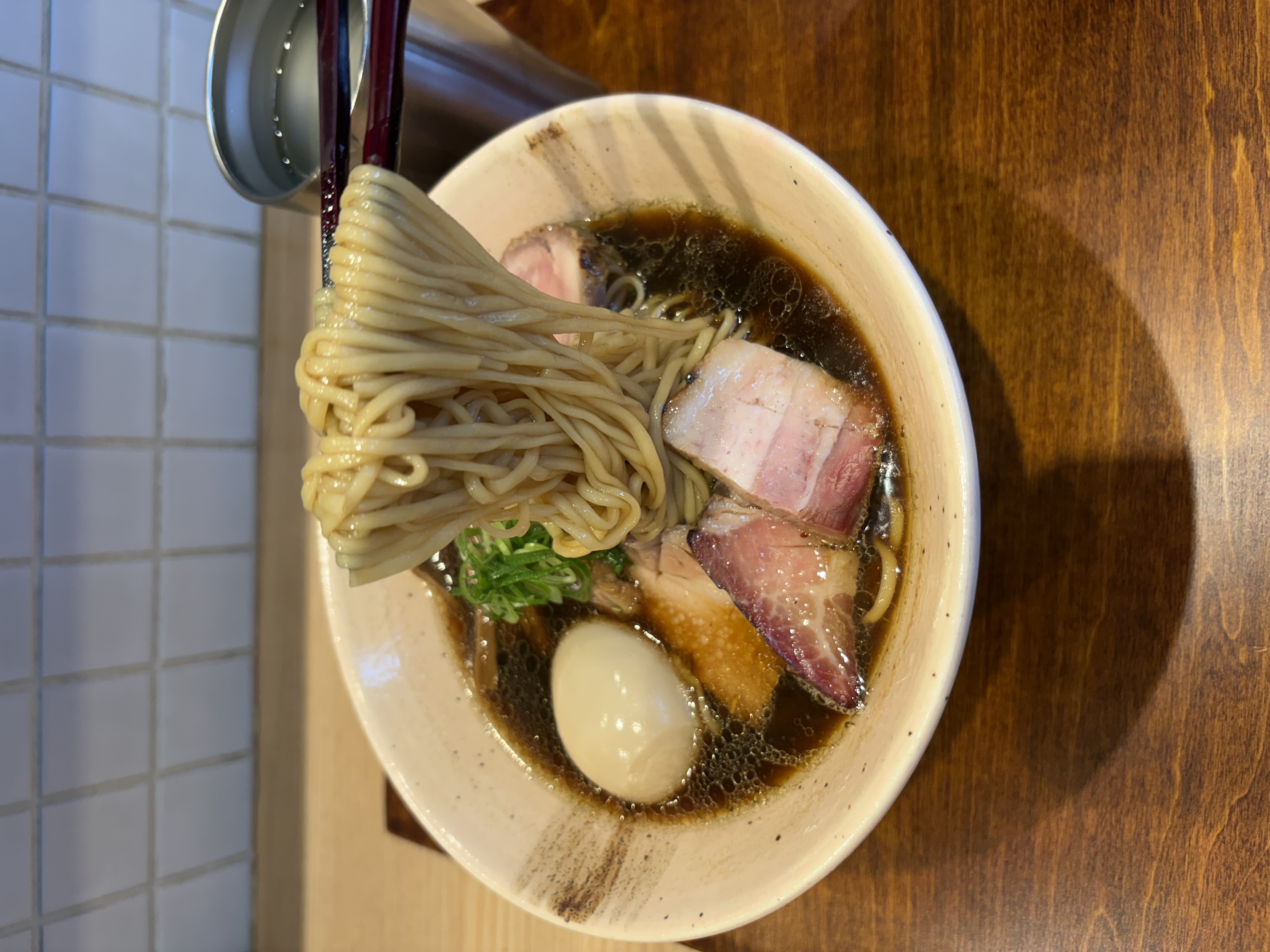 麺を持ち上げたところ